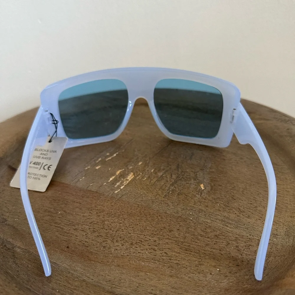 💙SUNGLASSES 💙 - Picture 2 of 3